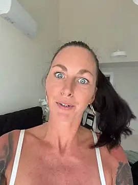Mel-Mia - Booty Shake and Slap 😈 LT Hot clip