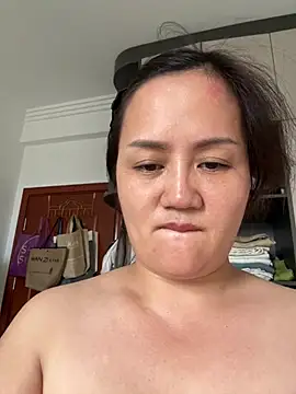 Amy1688 - 户外脱内裤M腿表演