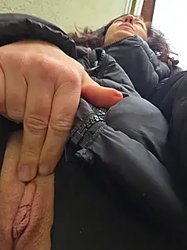 Risky_woman - IN PUBLIC PARK.NAKED SQUIRT