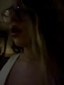 Im_sophiie - Show Boobs & Dance