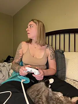 Jaseyrae - Shirt off!
