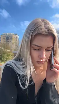 KikiWatson - Flash boobs in public 😍