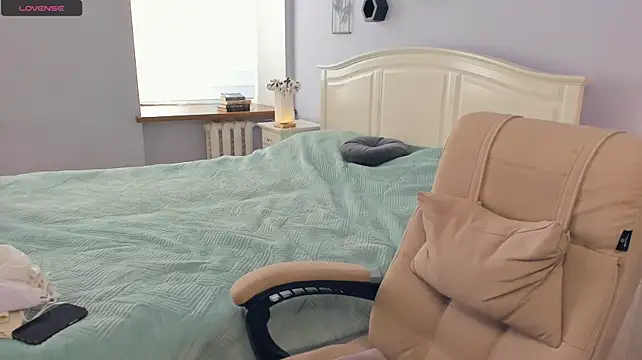 LavenderMitten - doggy pose + slap ass x10