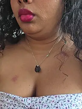 Spicy-Queen1 - Nude In public