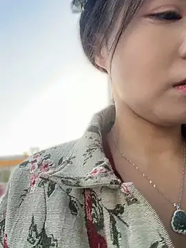 Bingbing6699 - 户外脱内衣性感揉胸