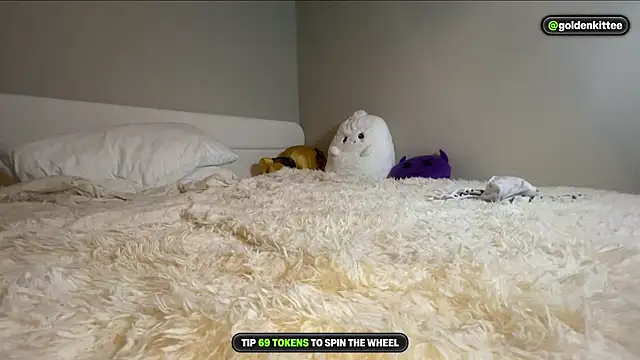 Goldenkittee - PLAY WITH PUSSY