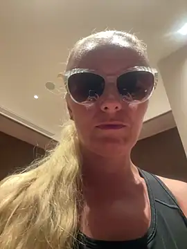 Anvessra - Show Tits