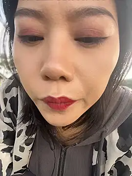 Eliza-E - 全裸5分钟