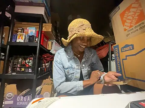 Wynterheat - Pussy Play | 2 tokens or more