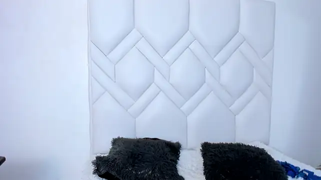 LindaHooker - naked + show ass