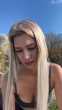 KikiWatson - Flash boobs in public 😍