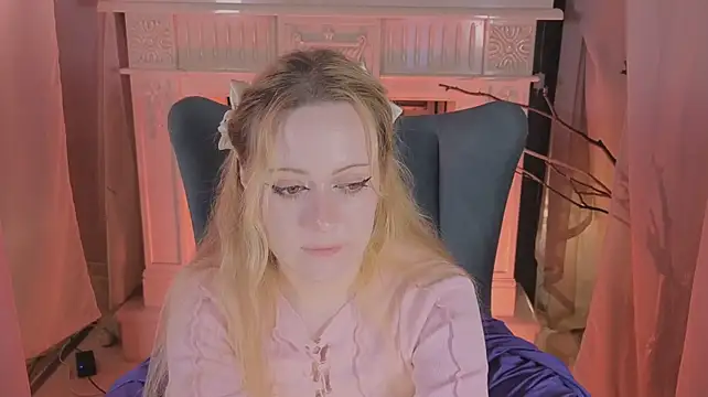 Lisa_everly - pinch nipples