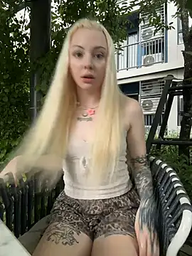 Badblondie - Massage boobies under top next strangers