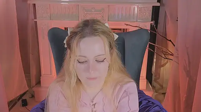 Lisa_everly - pinch nipples