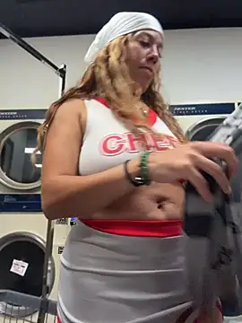 Bigbuttbrooklynn - nipple clamps in launrymat SHH