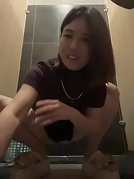 Lola666999 - 户外茶楼玩刺激，完成任务现场露全胸