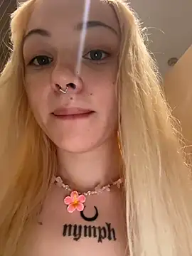 Badblondie - Massage boobies under top