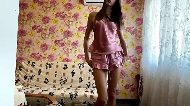 Lerchek_Wia - show and spanks ass