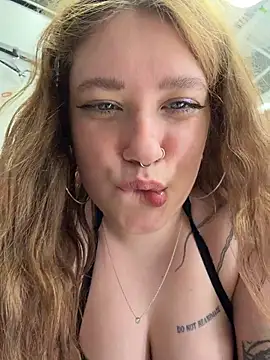 Lucy-joy - flash wet pussy next to to the consultan