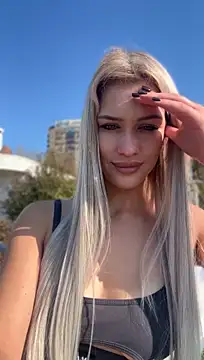 KikiWatson - Flash boobs in public 😍
