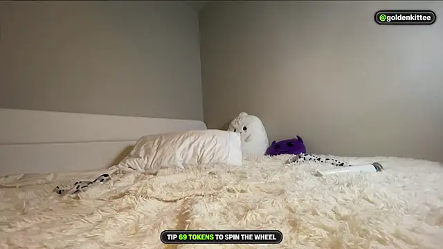 Goldenkittee - PLAY WITH PUSSY