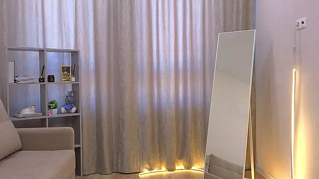 Belle_cute - spanks my pussy