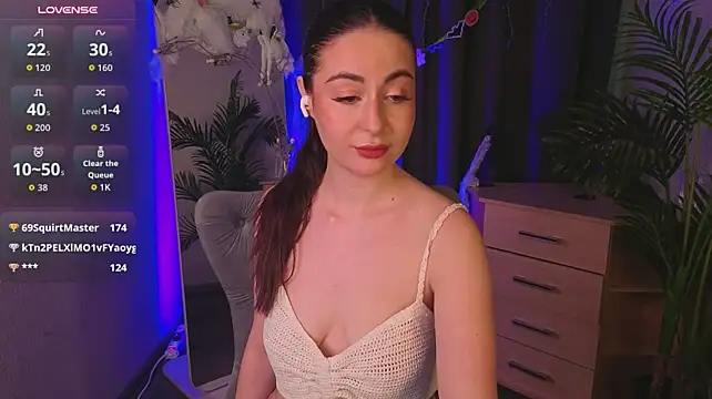 Kaylee_Blush - Massage boobies and look at the cam 1 mi