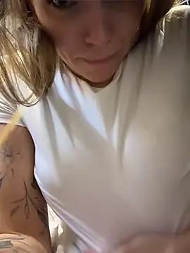 StreetSquirt - show pussy in panties in public