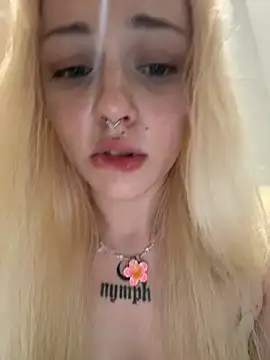 Badblondie - Massage boobies under top