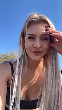 KikiWatson - Show ass in public 😍🤍