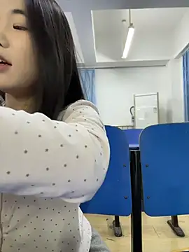 Lucy2027 - 胸放桌面⬆️电动乳夹