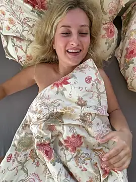MileySummer - Play with boobs 🩵
