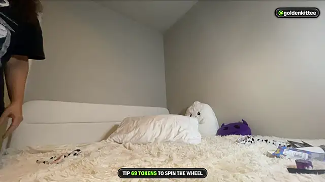 Goldenkittee - PLAY WITH PUSSY