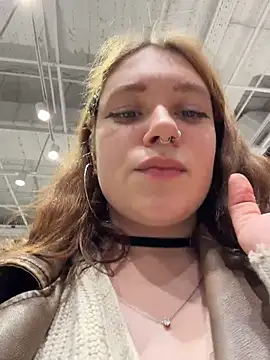 Lucy-joy - flash wet pussy