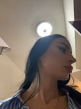 FeetVibe - 👑Sexy Tease, Don't Blink!