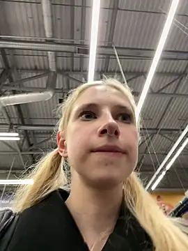 Michelle_lovique - SUCK DILDO WITH DROPPING SALiVA IN SHOP