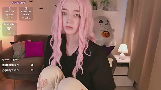MelissaReis - Squeeze my nipples