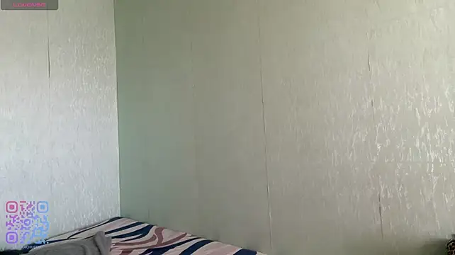 DeannaDorton - Wet my tits with oil and squeeze them