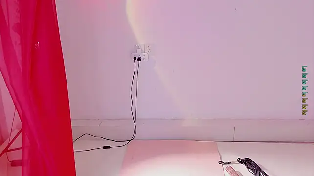 Luna1314 - 换性感红色肚兜跳热舞~
