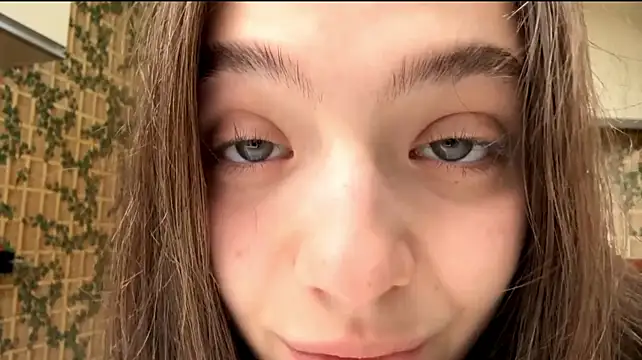 LonaPorche - Cute eye contact!