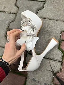 FeetVibe - 👑Sexy Tease, Don't Blink!