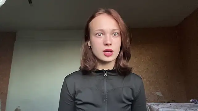 BrittanyLebowitz - put on pony tail