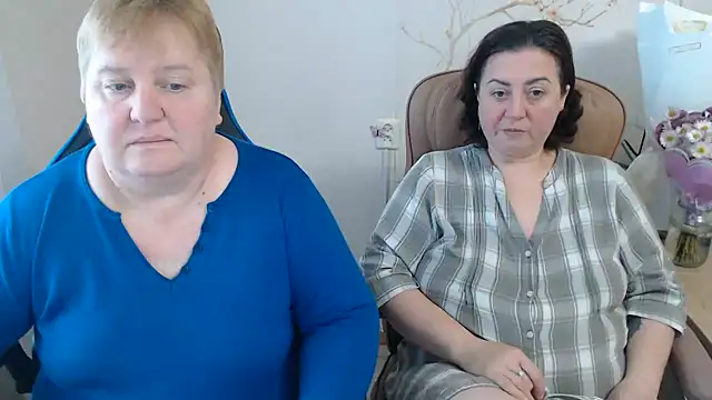 Lindy-Jeanie - both naked