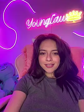 Yovng___Lau - NAKED OIL PLAY PUSSY