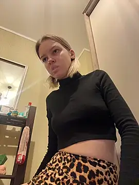 AshleyMur - naked show