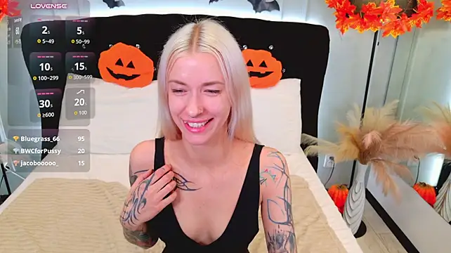 Ivy_Haze - hands bra🙈