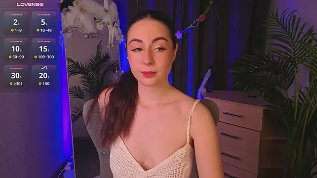 Kaylee_Blush - Massage boobies and look at the cam 1 mi