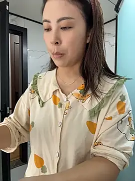 YaoYao8888 - 裸上身直播2分钟