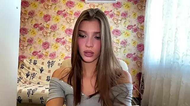 Lerchek_Wia - show and spanks ass