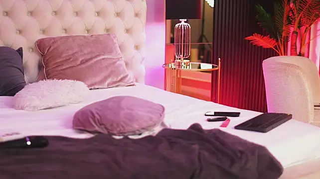 NouraMalvi - let me blow you